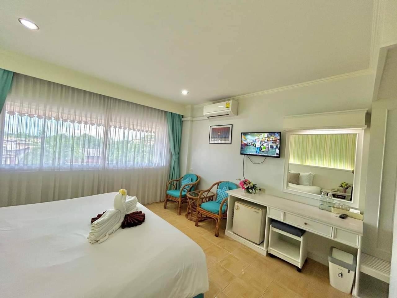 Krabi Royal Hotel Bagian luar foto