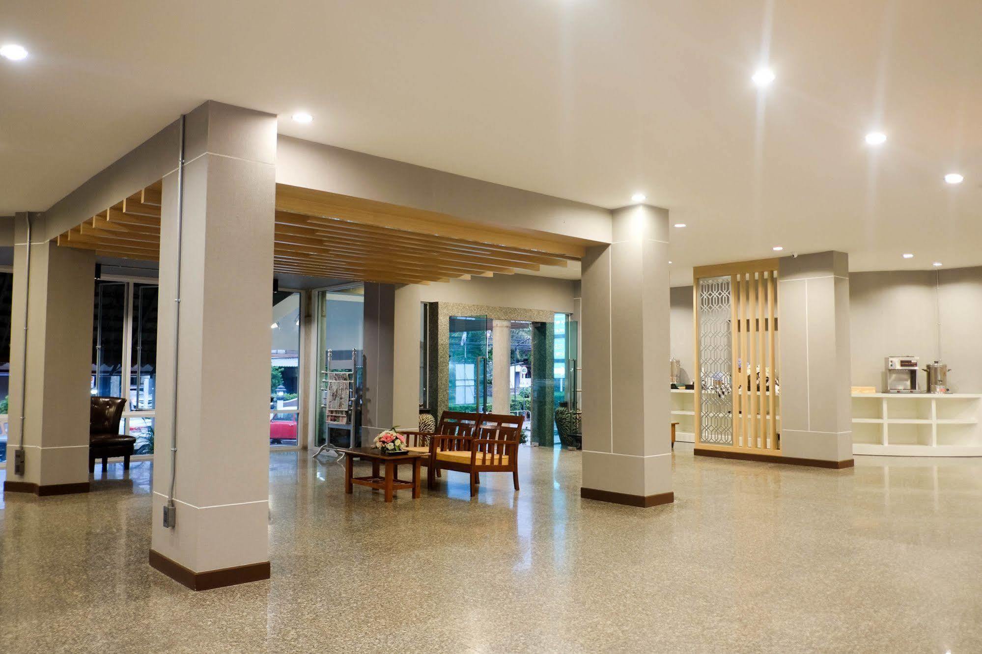 Krabi Royal Hotel Bagian luar foto
