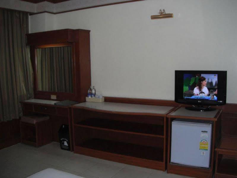 Krabi Royal Hotel Bagian luar foto